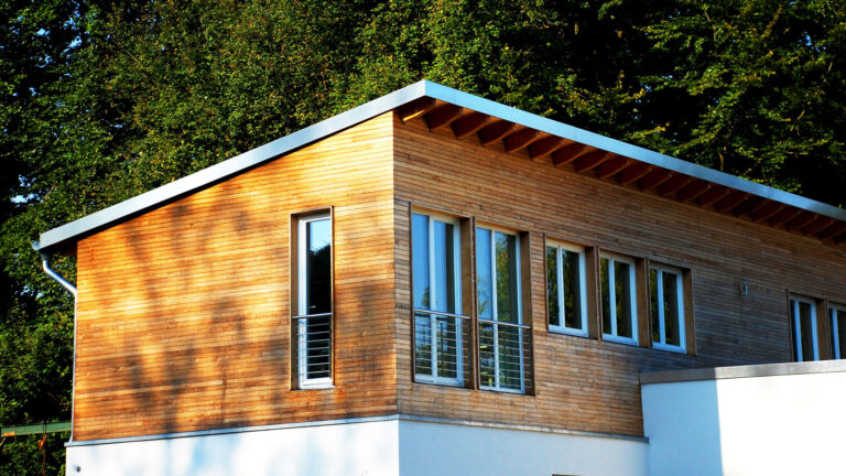 Une surélévation bois sur une maison traditionnelle