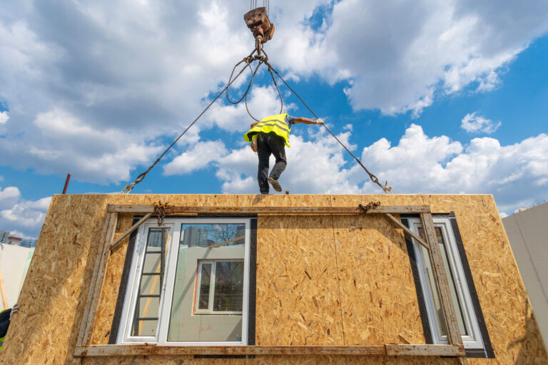 Le montage d'une maison bois en kit
